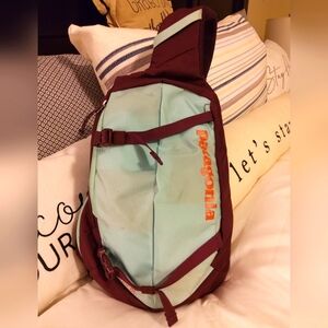 Patagonia Mint and Burgundy Sling Bag Atom 8L LIKE NEW